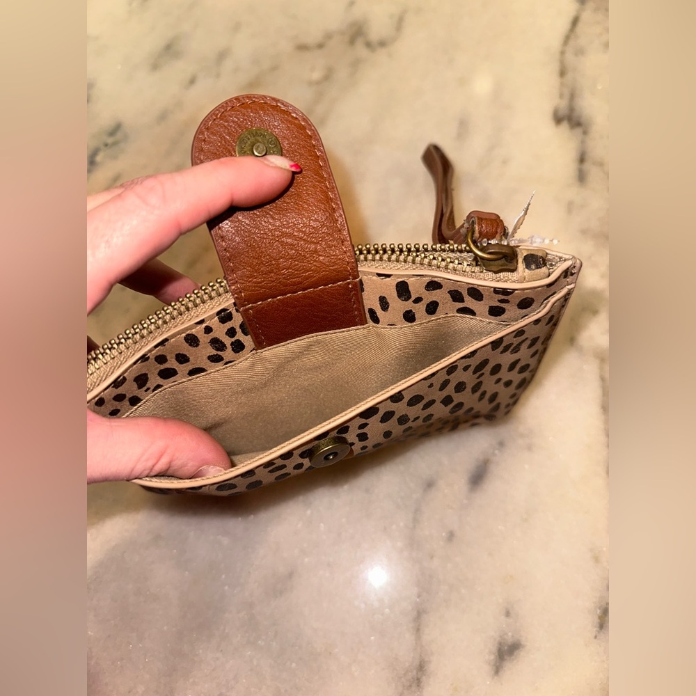 Nwot Universal Threads Leopard Print Wristlet Wit… - image 3